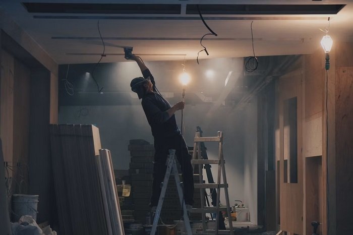 The Return of the Ceiling: 7 Stylish Ways to Design the "Fifth Wall" in 2026